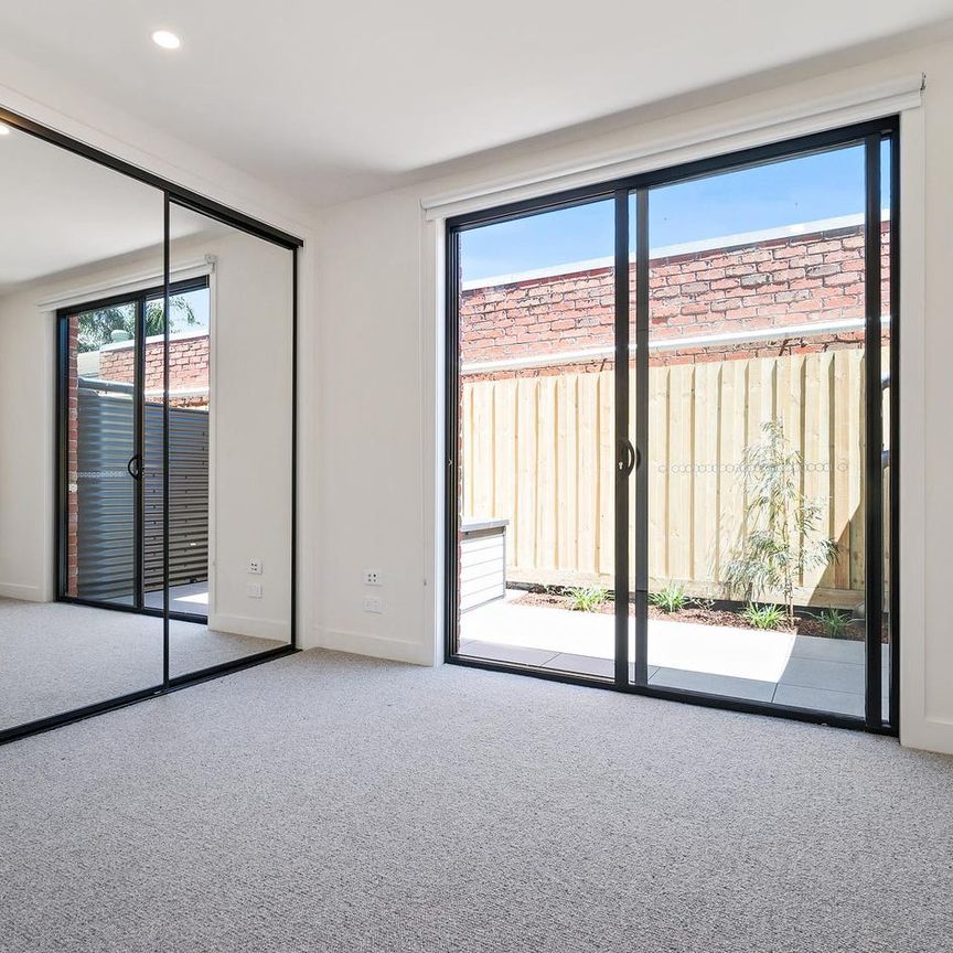 Exceptional two bedroom terrace home! - Photo 1