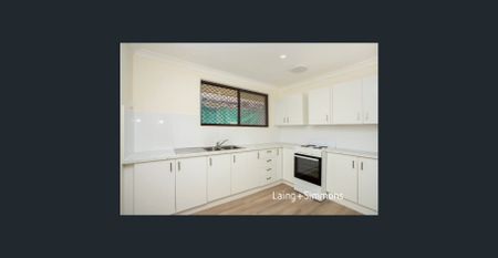 Large Family Home! - Photo 2