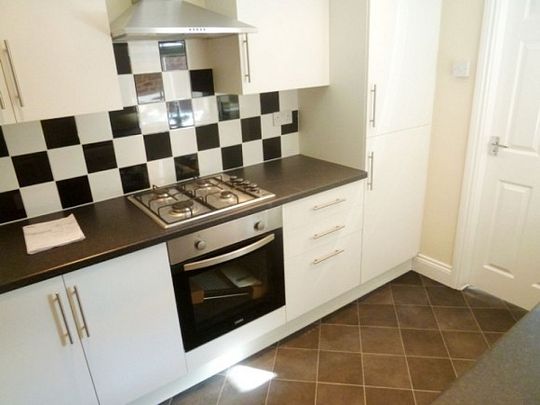 2 Bed - Simonside Terrace, Heaton - Photo 1