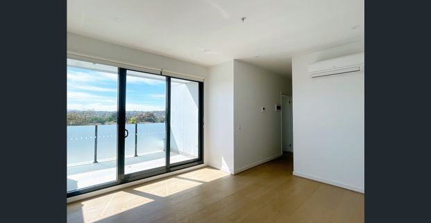 Spacious Two-Bedroom Apartment in Burwood – Cornus La Frank - Photo 1