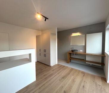 Volledig gerenoveerd duplex-appartement met 3 ruime slaapkamers te ... - Foto 1