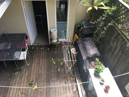 Redfern - Photo 2