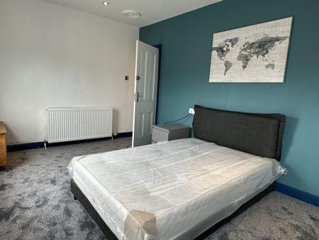 3 bedroom terraced house to rent - Photo 4