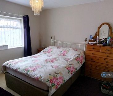 3 bedroom semi-detached house to rent - Photo 4