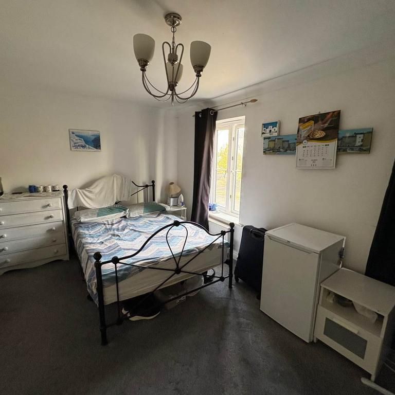 1 bedroom in a house share to rent - Photo 2