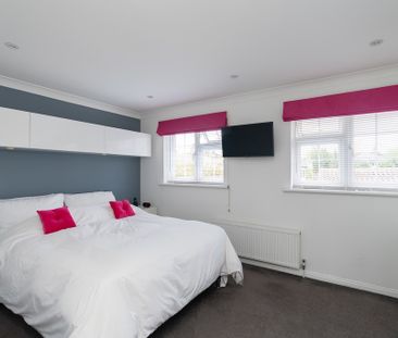 24 Spring Gardens Spring Gardens, Dorking - 3 bedrooms Property for... - Photo 3
