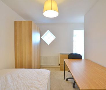 6 bedroom semi-detached house to rent - Photo 2