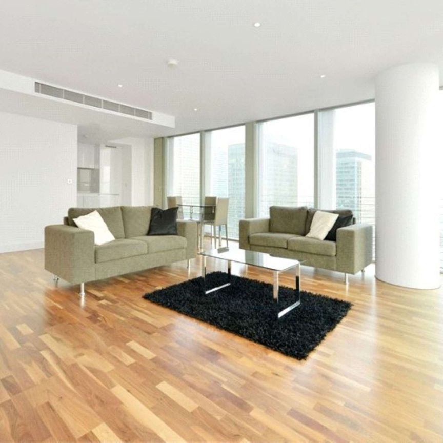 A luxury interior designed three bedroom apartment situated on the thirty seventh floor, over looking Canary Wharf. - Photo 1