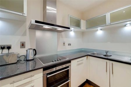 2 bedroom flat in Isle Of Dogs - Photo 4