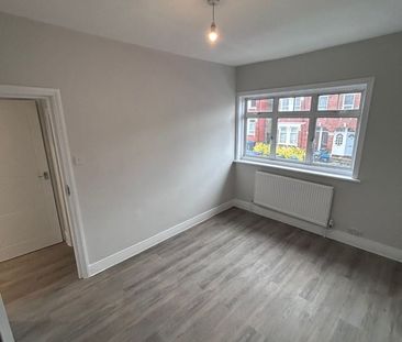 3 Bed Semi-Detached House, Grange Park Road, CR7 - Photo 2