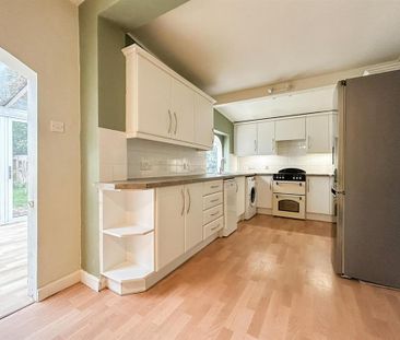 3 bedroom character property to rent - Photo 4