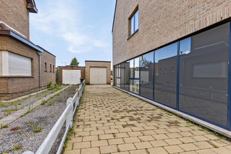 Ruim duplex appartement met drie slaapkamers en garage. - Photo 5