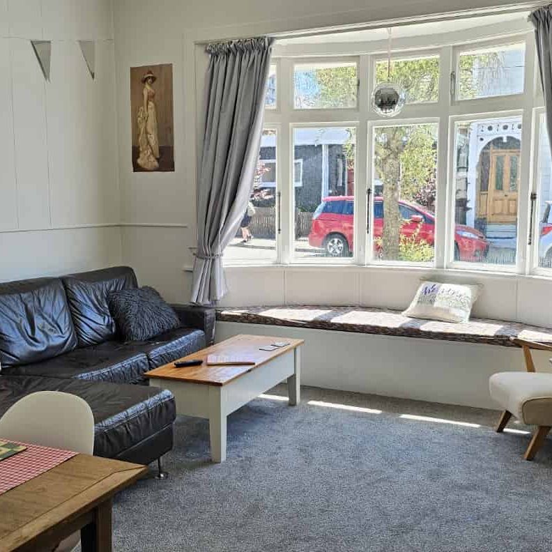 Handy location - 4 bedrooms - Photo 1