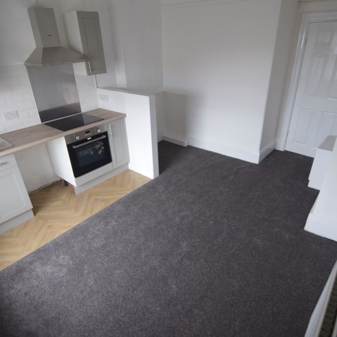 To Let Studio - Photo 1
