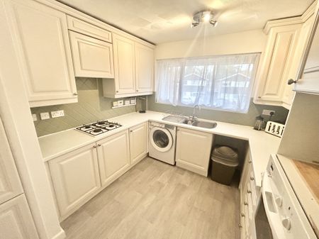 Pine Drive, Southampton - Photo 4