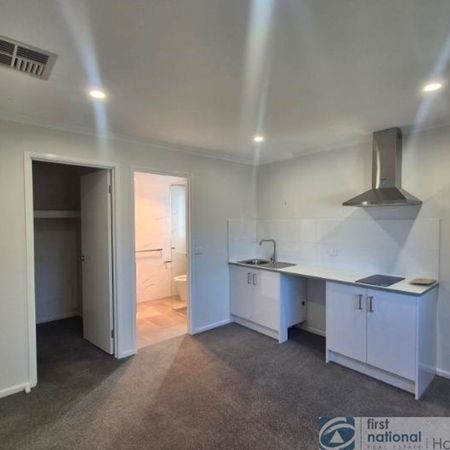 2 STUDIOS - bills included - Photo 3