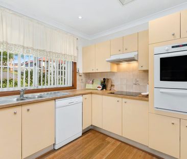 Spacious Villa With A Walk-To-Everywhere Address - Photo 3