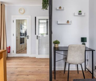 2 Bed Flat, Royston Mains Crescent, EH5 - Photo 3