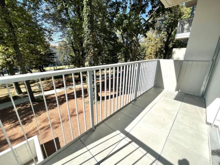 Tolle 3-Zimmer Wohnung mit zentraler Begehbarkeit in begehrter Lage - THEOS Willkommen im Park - Photo 3