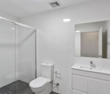 STYLISH TOP FLOOR UNIT - Photo 4