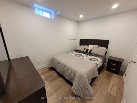 Detached Home For Lease | N8121520 - Photo 2