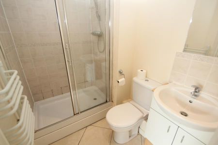 Kings Road, Woking, Surrey, GU21 - Photo 5