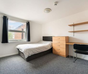 8 bedroom terraced house to rent - Photo 3