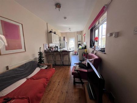 3 bedroom private hall to rent - Photo 2