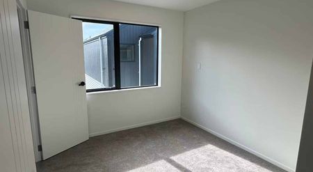 Modern Townhouse in Half Moon Bay – Great Location - Photo 3