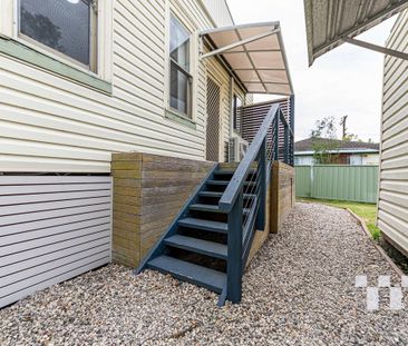 Low Maintenance Flat In Great Location! - Photo 2