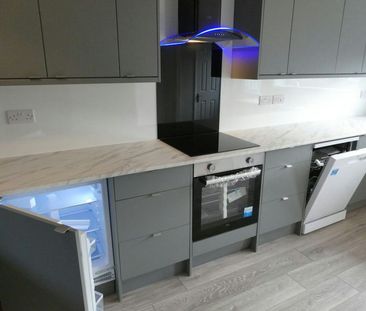 Semi-detached house to rent on - Photo 2