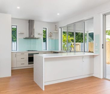 Modern Three Bedroom Home Moments from Clarkes Beach - Photo 6