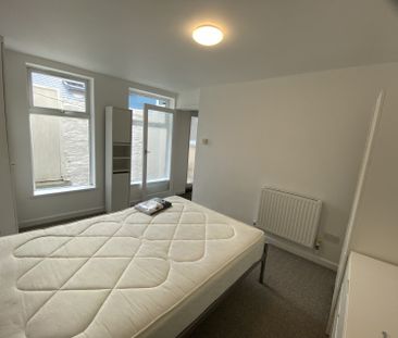 Wellington Terrace, Falmouth - Photo 6