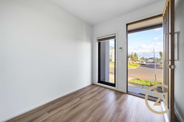 Live in Style - Photo 1