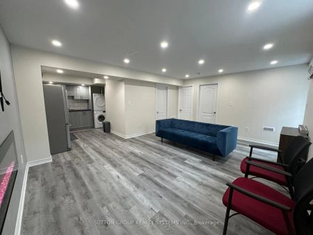 Detached Home For Lease | W9229201 - Photo 4