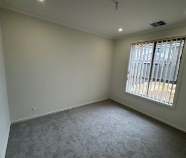 Brand-New Family Home in Riverlea Park - Photo 6
