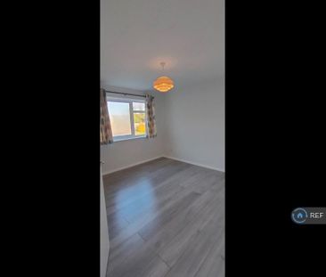 3 bedroom flat to rent - Photo 2