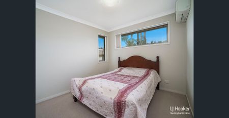 SPACIOUS & UPSCALE 3-BED TOWNHOUSE IN RUNCORN - Photo 3