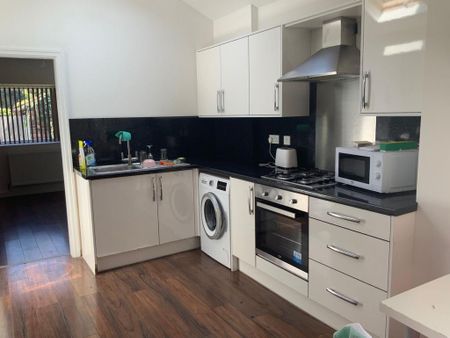 4 bedroom terraced house to rent - Photo 5