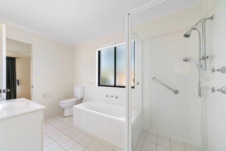 Family Home in Quiet Area - Photo 2