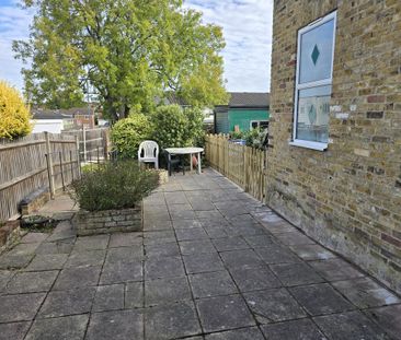 1 bedroom in a house share to rent - Photo 6