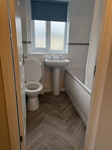 2 bedroom terraced house to rent - Photo 4