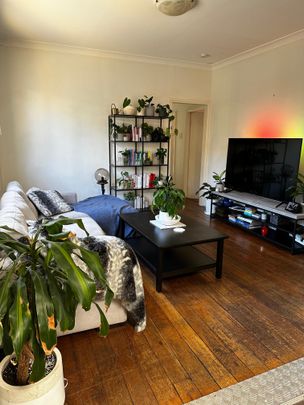 Beaconsfield - Photo 1