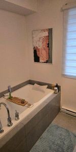 5 1/2 à céder 1er mars 3 grandes chambres 2 salles de bain - Photo 3