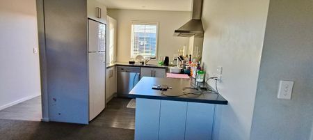 Stylish 3-Bedroom Home in Rolleston – Walk to Scho - Photo 5