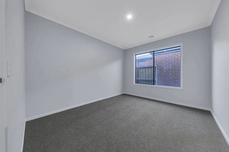 43 Dandelion Crescent, Rockbank - Photo 3