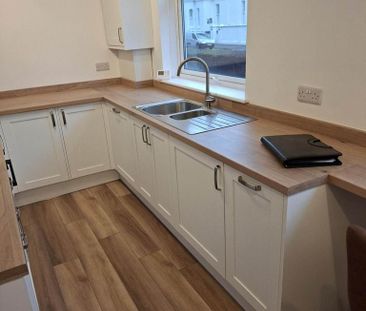 3 bedroom flat to rent - Photo 6