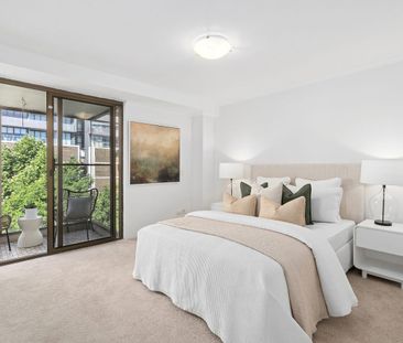 Comfortable, family-sized apartment ideally located - Photo 3