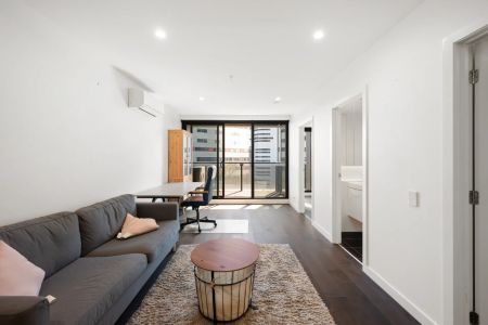 Furnished Apartment in Prime University & Hospital Precinct – 6 Month Lease - Photo 2