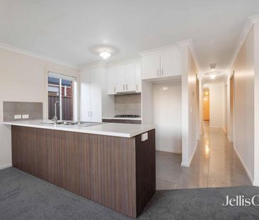 1/9 Burnett Street, Sebastopol, Vic 3356 - Photo 2